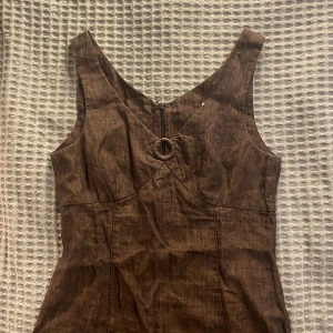 Brun klänning - Brun klänning i linne. Jättefin på sommaren💞💞