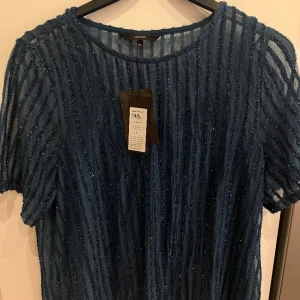 Glittrig Tröja - Glittrig blå (gröna toner) tröja från Vero Moda. Endast testad! Utgånget sortiment. 