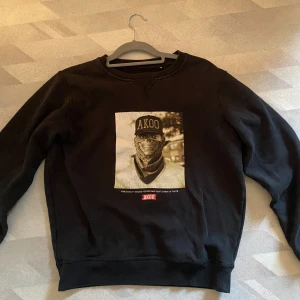 Svart hoodie  - Storlek M