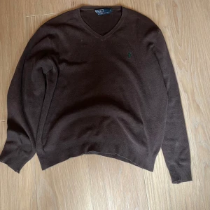 Polo v neck  - Brun polo v neck  Vi kan snacka om pris  Small