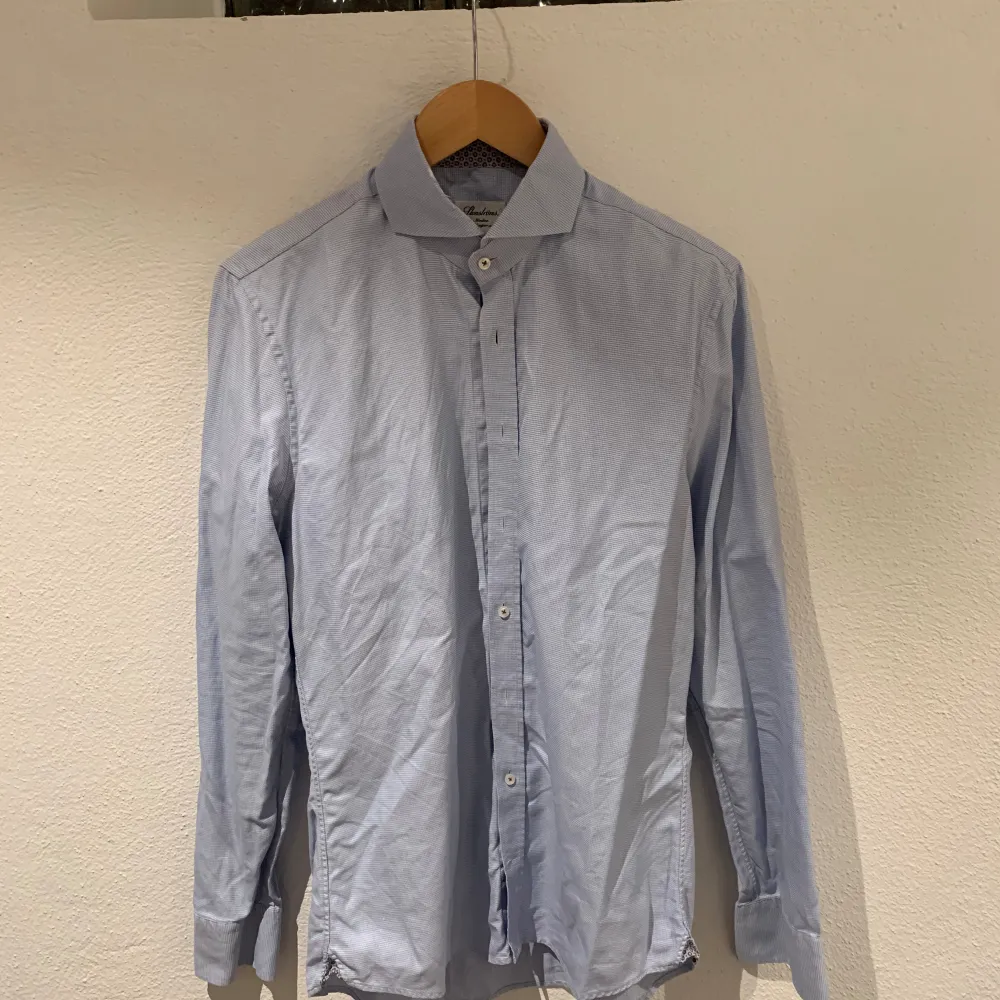Stenstströms skjorta i storlek 15 3/4  Defekter förekommer vid krage därav det låga priset  Kan mötas upp i Stockholm . Skjortor.