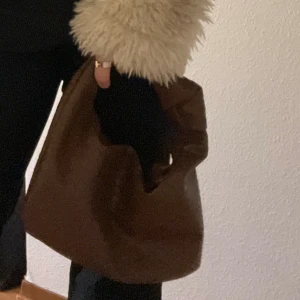 väska  - så trendig brun väska använd 2 gånger 