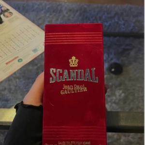 Parfym  - Helt ny, endast öppnad 