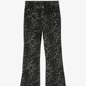 Calzedonia jeans - Säljer dessa jeans med leopard jeans från calzedonia. Använda fåtal gånger och har inga defekter. 