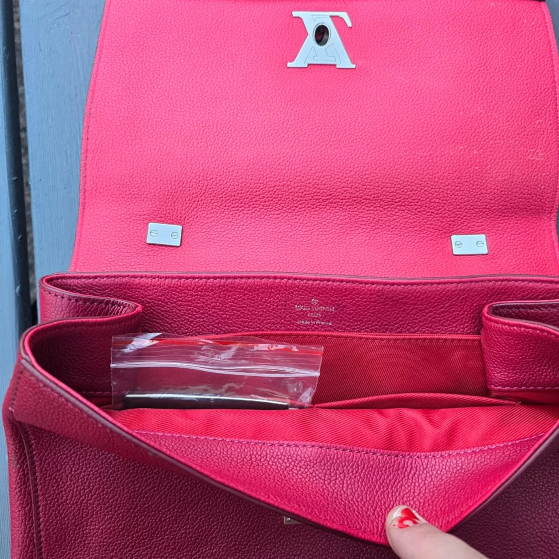 VÄSKA SÄLJES ! FINT  - 91