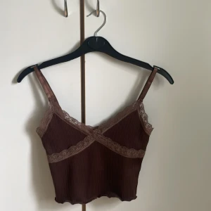 Brun topp - Använd några gånger men toppen är inte särskilt sliten av sig. Priset går att diskutera.