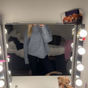 stickad tröja  - blå stickad tröja, super fin, aldrig använd 💞