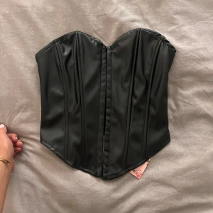 Skinn korsett - Skinnkorsett som är helt oanvänd💕