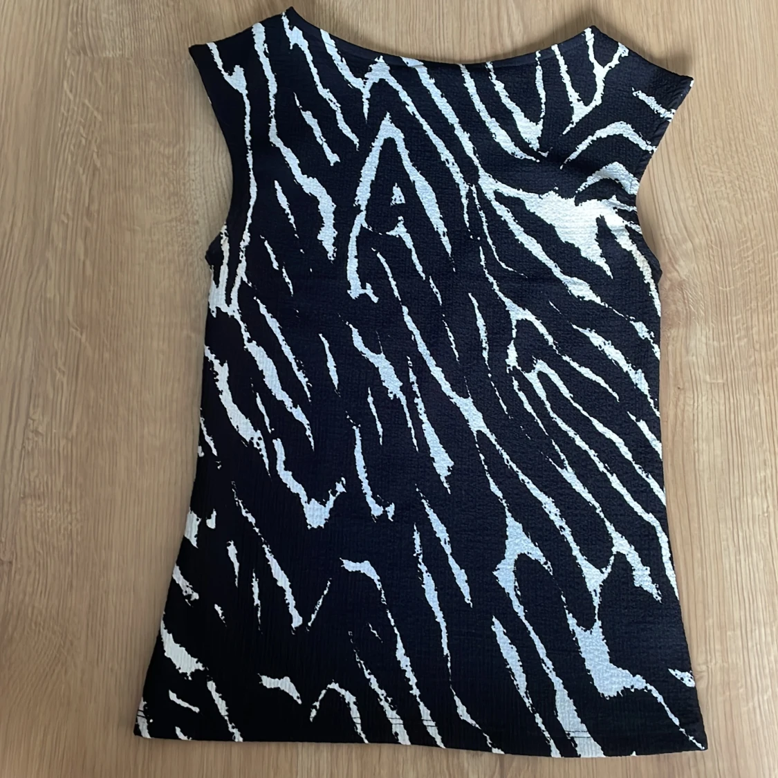 Svart och vit mönstrad topp - 90