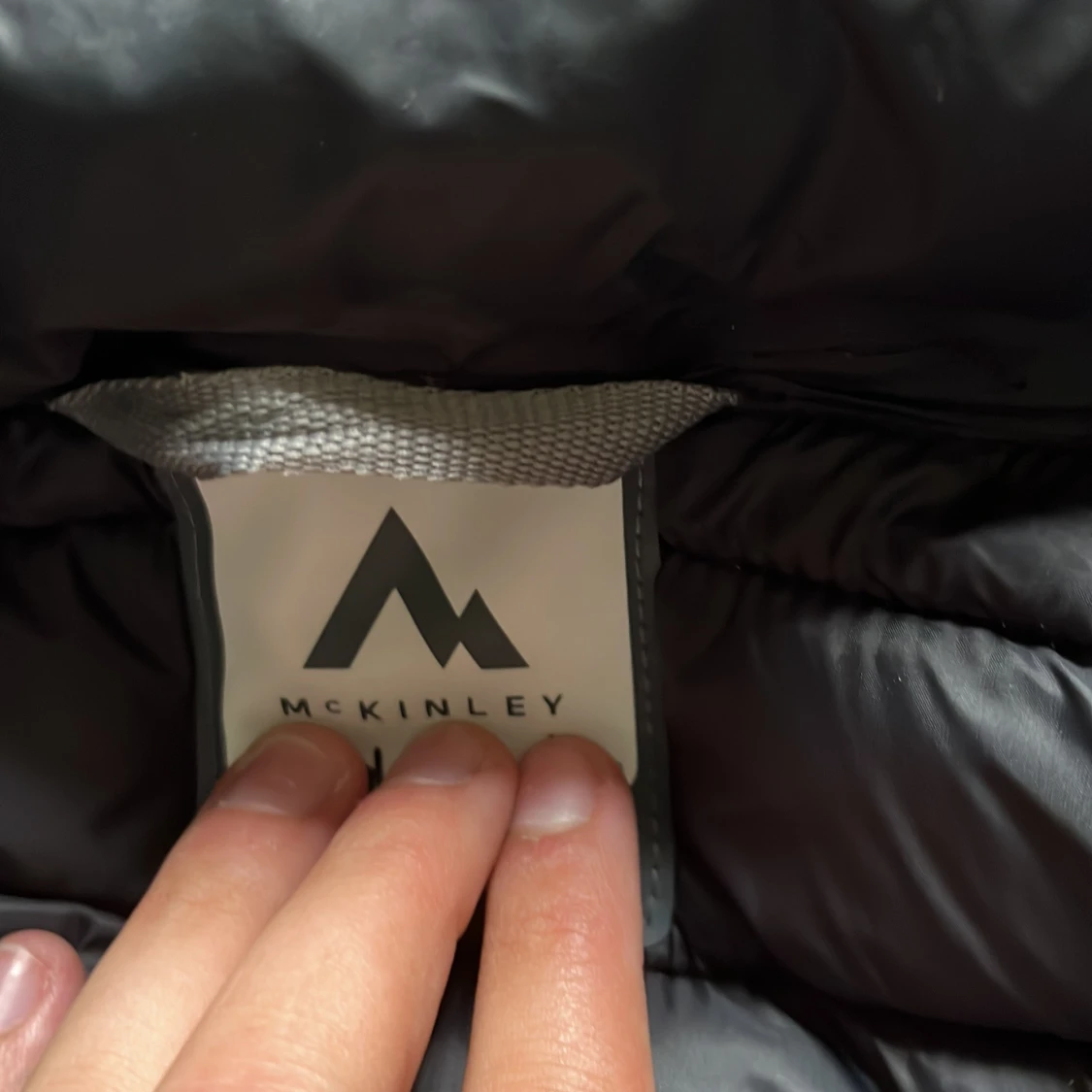 Svart dunväst från McKinley - 91