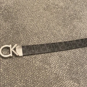Calvin Klein bälte  - Använt fåtal pågrund av stor viktuppgång ny pris 800 skick 9/10