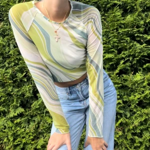 Mesh tunn tröja  - Paketpris vid köp av flera plagg, har lagt upp massa nytt, kika min sida!💖 Allt doneras 15 augusti så köp innan det!💗