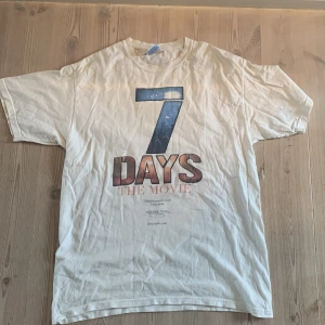 T-shirt med tryck  - T-shirt med tryck, Medium-Large. 
