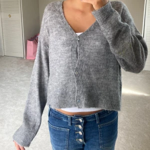 Mango kofta - I Wool blend, fint skick. Köptes förra året, passar till allt✨✨✨