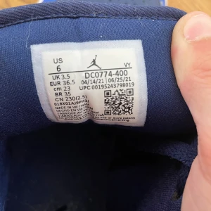Nike Low Jordan 1 - Nyköpta, använd 2 gånger. Fel storlek. 