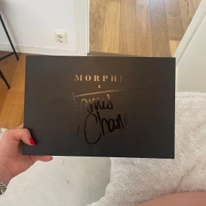 Ögonskuggspalette morphe - As bra ögonskuggspalette som jag inte använder. Inget fel på den utan ska flytta och måste rensa och därav säljer jag för låga priser.❤️