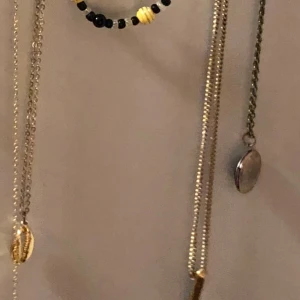 Halsband 2st - Fjäder + rund 