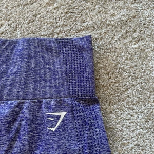 Gymshark träningstights - Lila träningstights som knappt är använda då det är aningen för stora för mig men av bra kvalite 