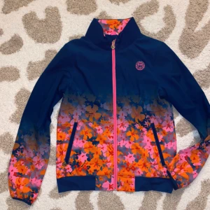 Bidi Badu padel tennis vindjacka - Bidi Badu padel tennis vindjacka