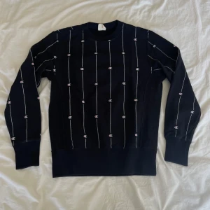 Champion Collegetröja - Superfin collegtröja från Champion i jättebra skick!