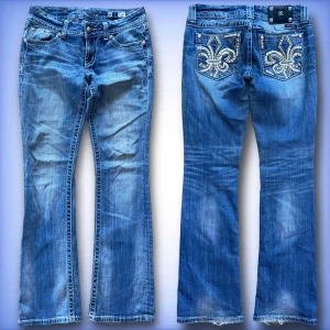 Miss me Jeans - Ett par jätte fina bootcut miss me jeans med små defekter längst ner vid benöppningen😊 hör av dig ifall du har frågor!😊