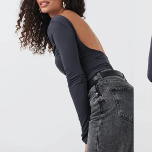 Backless gina topp  - Säljer denna backless toppen från Gina som var ganska populär ett tag men nu så kommer den inte till användning då den bara använts en gång. ✨ Jag är öppen för prisförslag! 