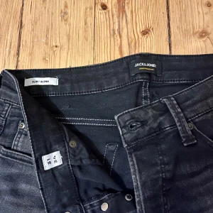 Jeans Jack & Jones  - Modell Glenn Slim Gråsvart färg