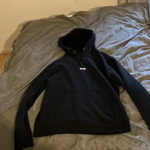 Hugoboss hoodie  - Säljer på grund av att den är för liten för mig 