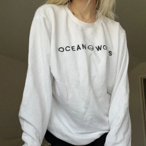 Sweatshirt - Jag säljer denna sweatshirt från Ocean Works i storlek M (herravdelningen). Säljer för 160kr.