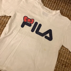 Limited edition fila tröja - En fila tröja med en liten fläck man ser på bilden kommer aldrig till användning 