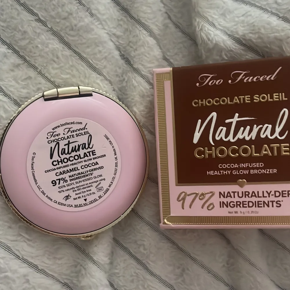 Finaste too faced bronzer i nyansen Caramel Cocoa, luktar choklad o vanilj, den är i största modellen  Helt oanvänd, köptes igår med kvitto kvar från Sephora . Accessoarer.