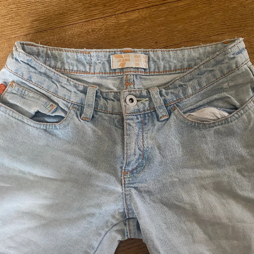 Jättefina jeans i storlek 32. Säljer för att de tyvärr blivit för små. Pris kan diskuteras.. Jeans & Byxor.