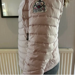 Odd Molly jacka - Säljer nu min fina odd Molly jacka då jag inte har någon användning av den😊 Den är i storlek S och är superfin inför våren😍 