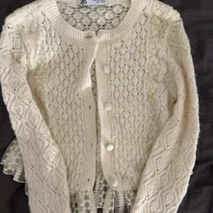 Kofta - Supersöt kofta från zara 💞 typ aldrig använd så bra skick