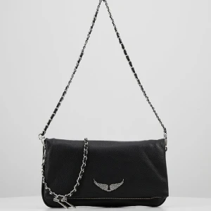 Zadig & Voltaire  - Säljer en Zadig väska i den lite större modellen då den inte kommer till användning längre. Köpt för ca 4000kr för 3 år sedan. Sparsamt använd & i fint skick! Priset går att diskuteras 💕 Pm om du vill ha mer bilder! 