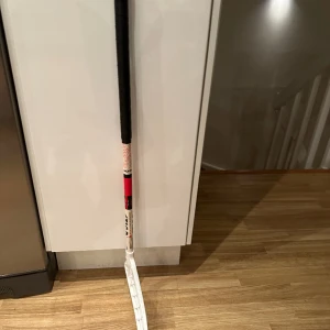 Innebandyklubba - Innbandyklubba från TIGA. Skaftlängd 75 cm