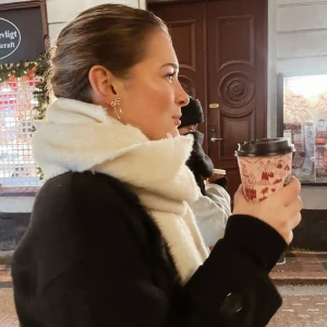 Rosett örhängen i guld! 🌟 - Säljer mina fina örhängen i guld! 🌟 Från SLY 🌟