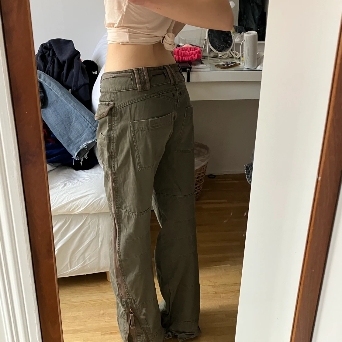 Lågmidjade cargobyxor  - 90