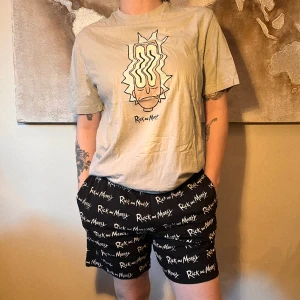 rick & morty pyjamasset - rick and morty set i bra skick 