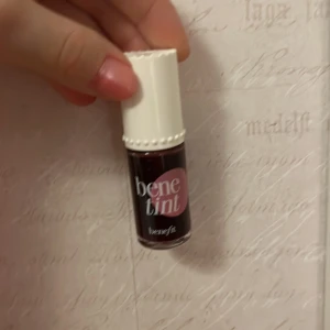 Blush  - Endast testad men inget för mig. Jättefin röd färg. Man kan ha den överallt, bestämmer själv. Lätt röd färg när man har blandat ut