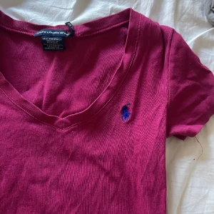 Ralph lauren tshirt - Rosa Ralph lauren tshirt💕 storlek xs