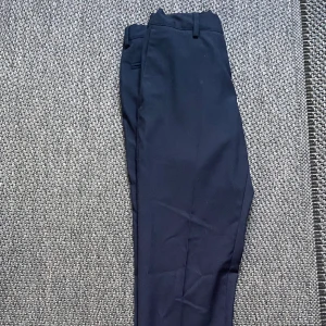 Kostymbyxor Cubus  - Dem är i väldigt bra skick, nästan oanvända 