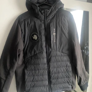 SAIL RACING JACKA - Hej säljer en skön sail racing jacka. Storlek 170. 