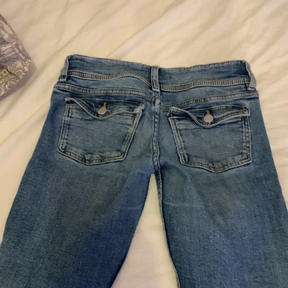 Fina Lågmidjade byxor som är för små annars kom de till bra andvändning. Jeans & Byxor.