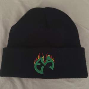 Limited edition Eva Beanie i nyskick, endast provad! Pris kan diskuteras 