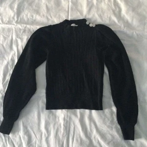 Stickad tröja  - Superfin stickad tröja i nyskick 