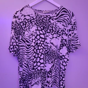 Tröja från Ted Nicol - Mönstrad tröja från ted nicol Lappen är borta men skulle uppskatta att storleken är M