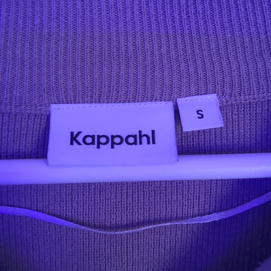 Beige stickad halfzip tröja från Kappahl - 90