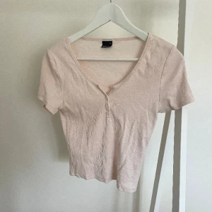Topp BikBok  - Söt topp från BikBok. Aldrig använd!