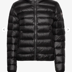 Colmar jacka  - En jätte snygg colmar jacka i bra skick. Säljer för den inte kommer till användning.  Skriv för mer info